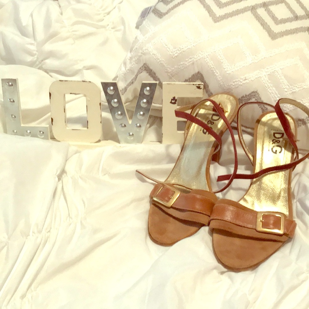 D&G by Dolce & Gabanna brown buckle heels